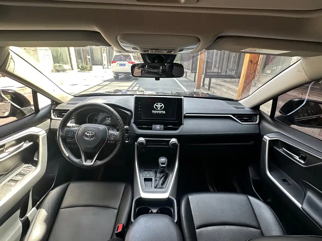 Toyota RAV4 — миниатюра 10