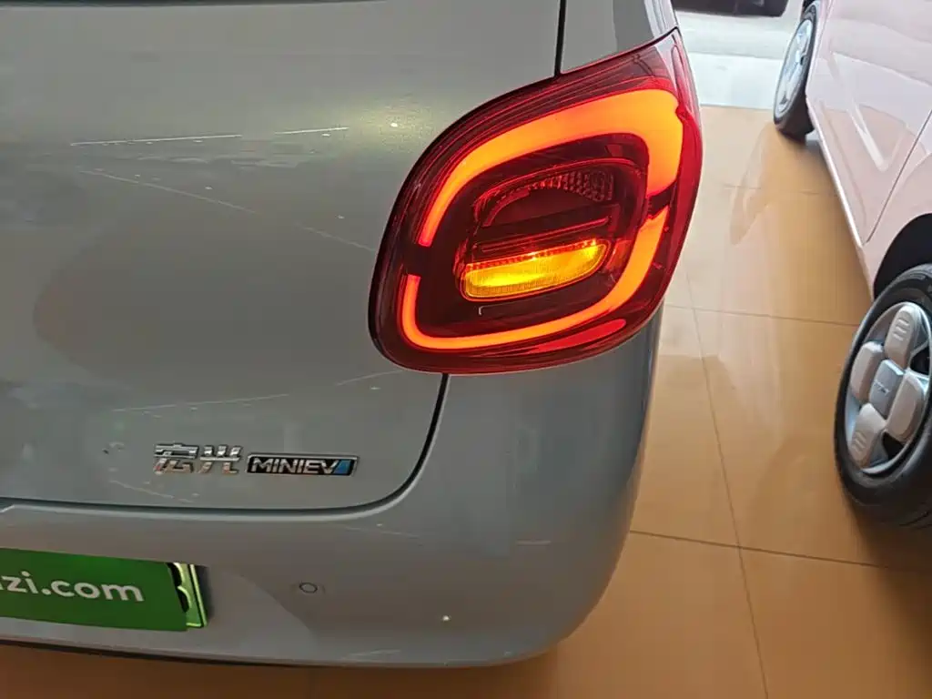 Wuling MINIEV — миниатюра 8