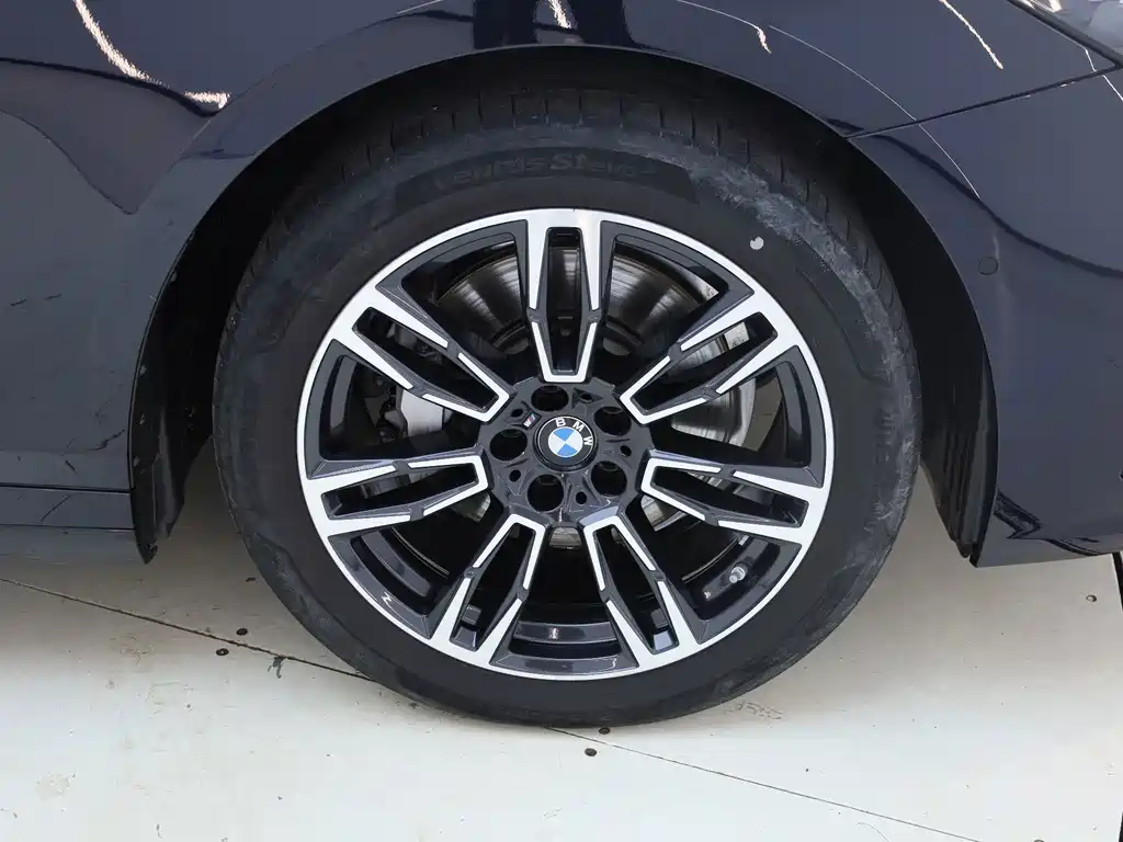 BMW 5 Series — миниатюра 9
