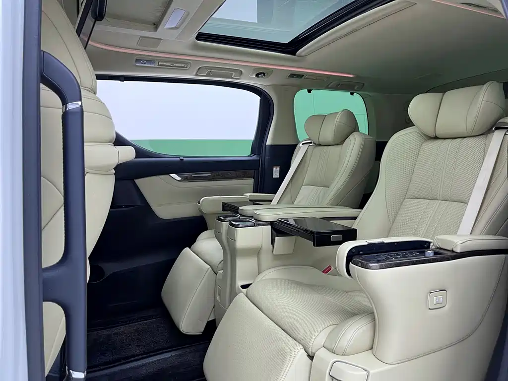 Toyota Vellfire — миниатюра 8