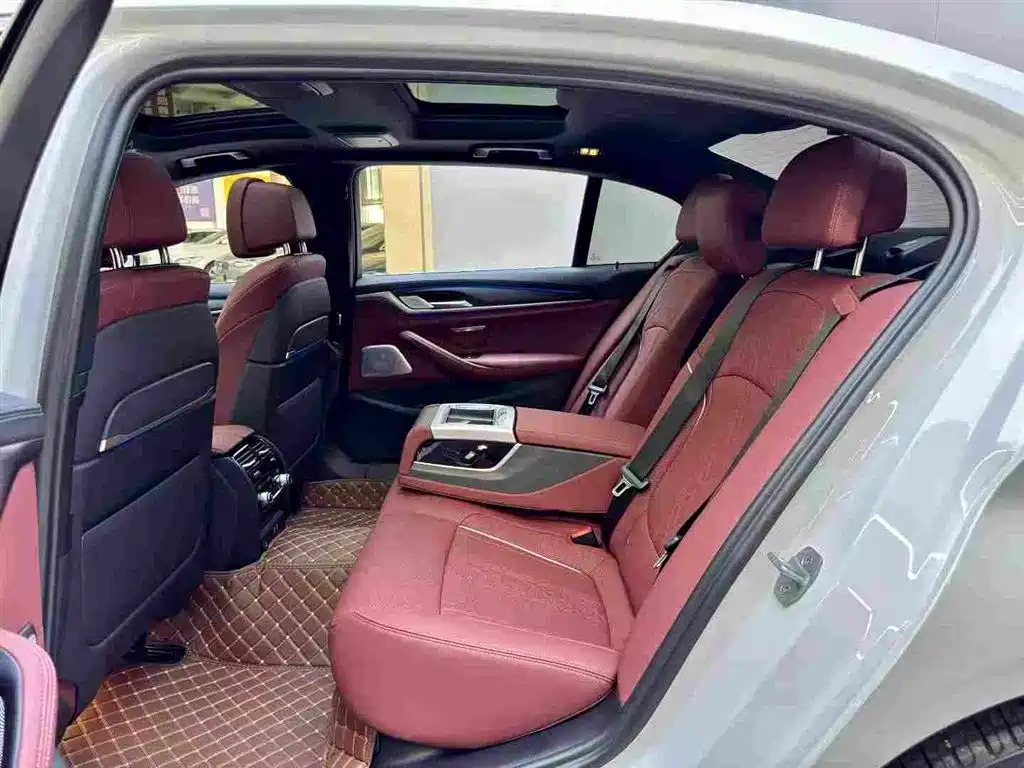 BMW 5 Series — миниатюра 5