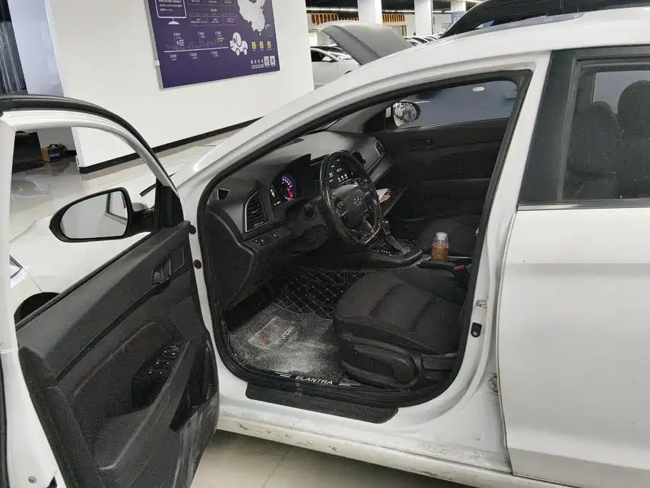 Hyundai Elantra — миниатюра 9
