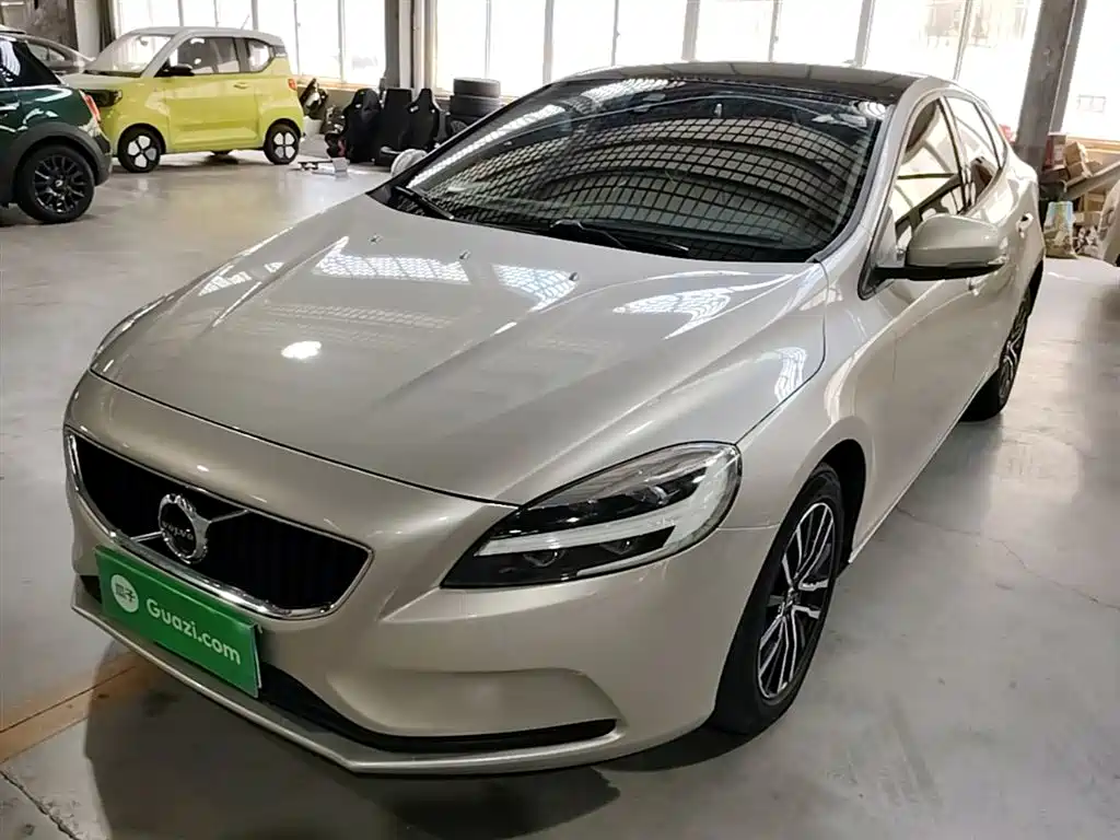 Купить Volvo V40