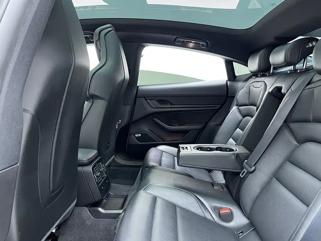 Porsche Taycan — миниатюра 7