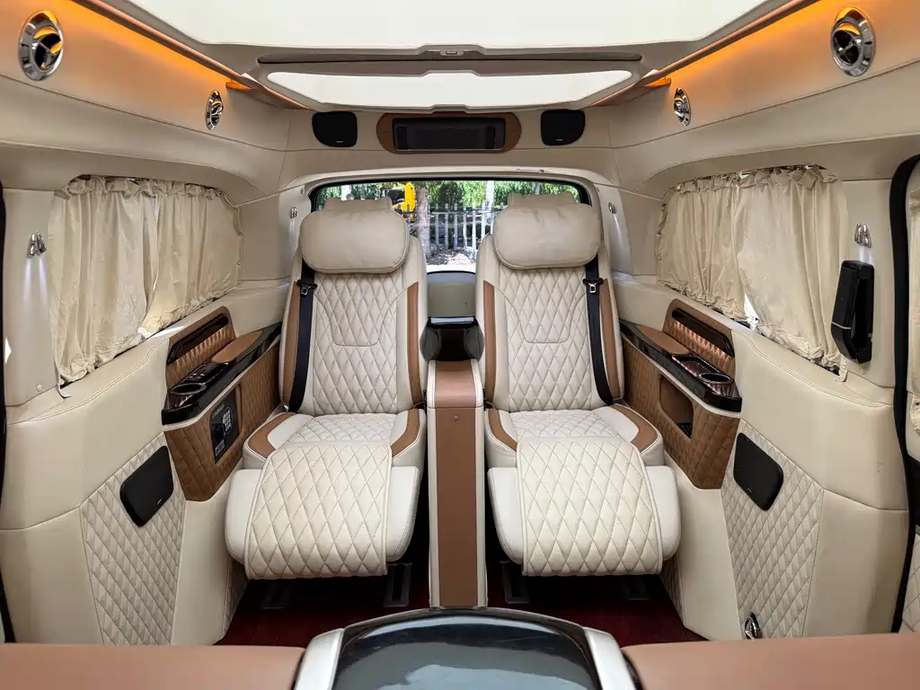 Mercedes-Benz V-Class — миниатюра 17