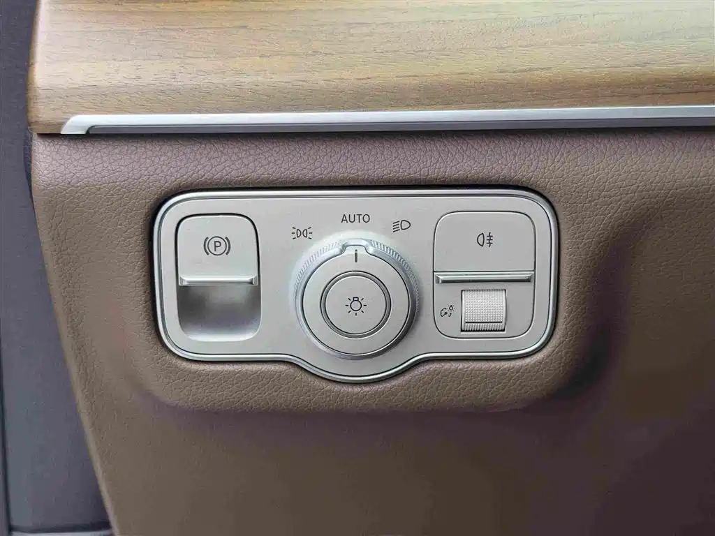 Mercedes-Benz GLE New Energy — миниатюра 18