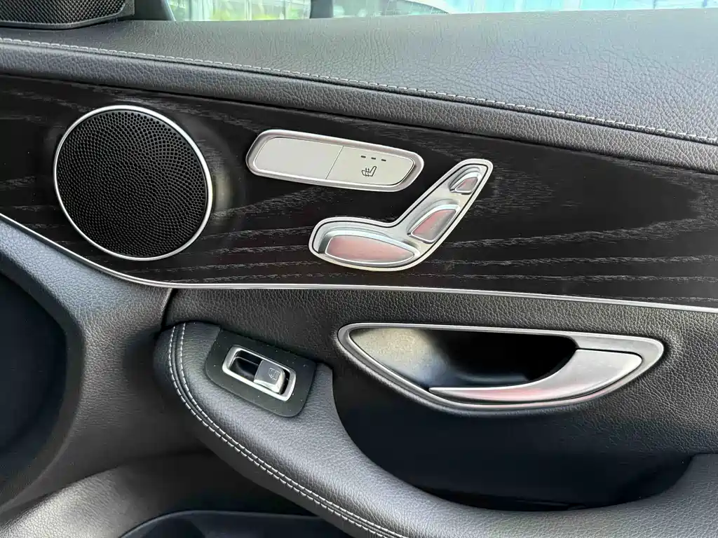 Mercedes-Benz C-Class — миниатюра 11