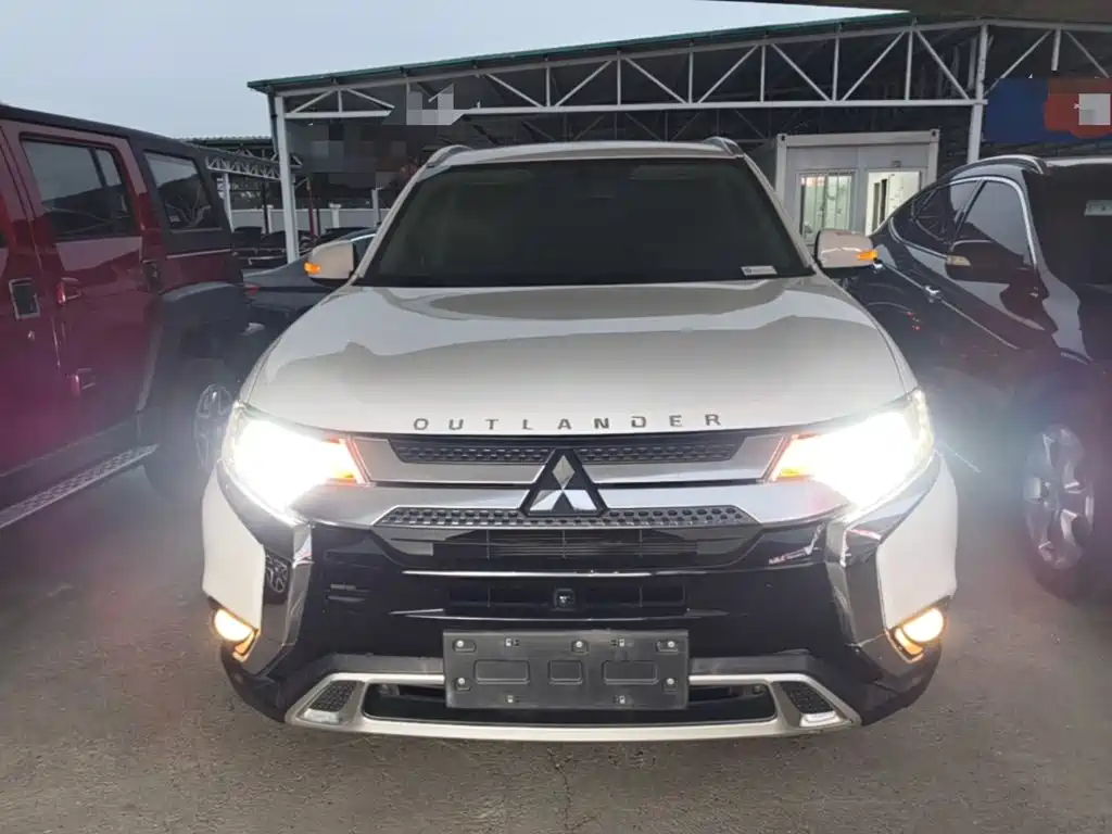 Mitsubishi Outlander — миниатюра 3