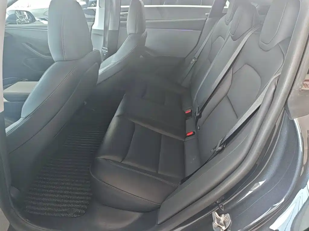 Tesla Model 3 — миниатюра 17