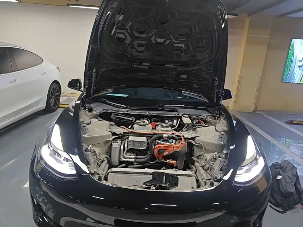 Tesla Model 3 — миниатюра 20