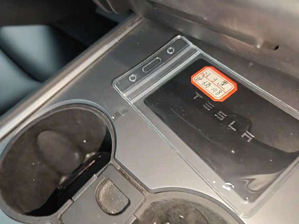 Tesla Model 3 — миниатюра 9