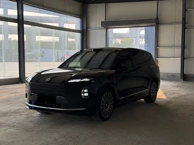 2025 Nio ES8