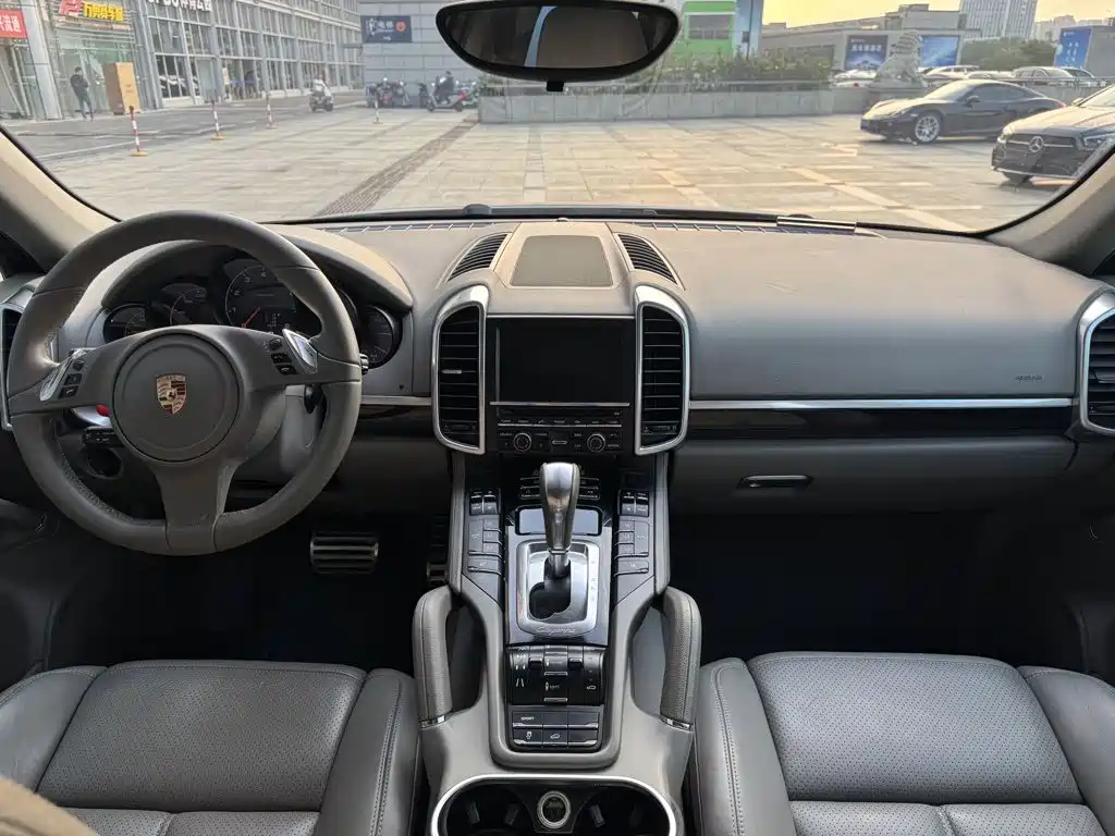 Porsche Cayenne — миниатюра 17