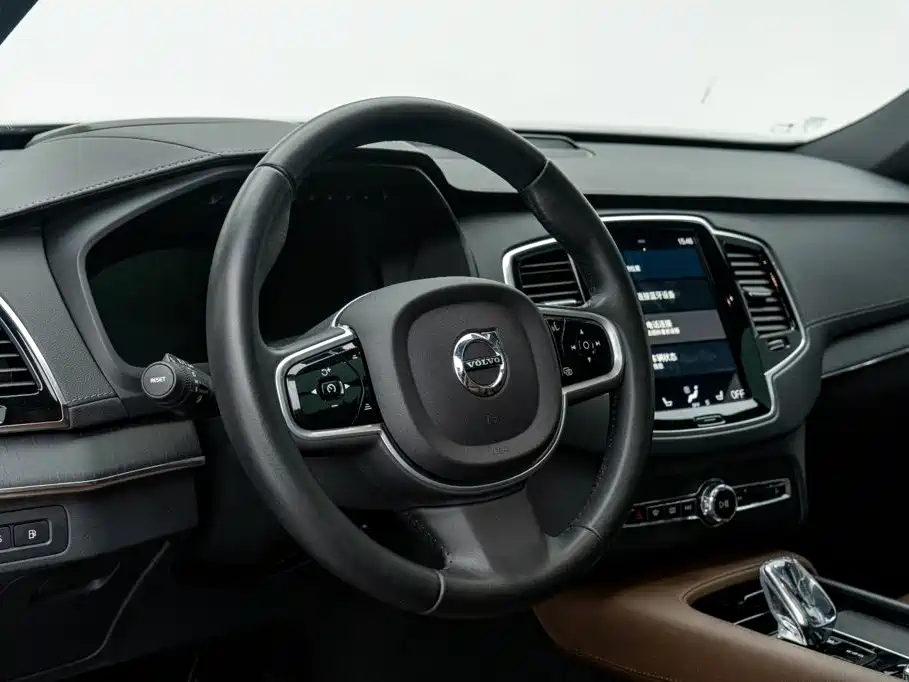 Volvo XC90 PHEV — миниатюра 10
