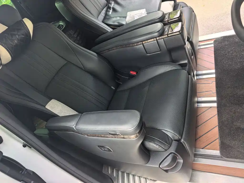 Toyota Vellfire — миниатюра 11