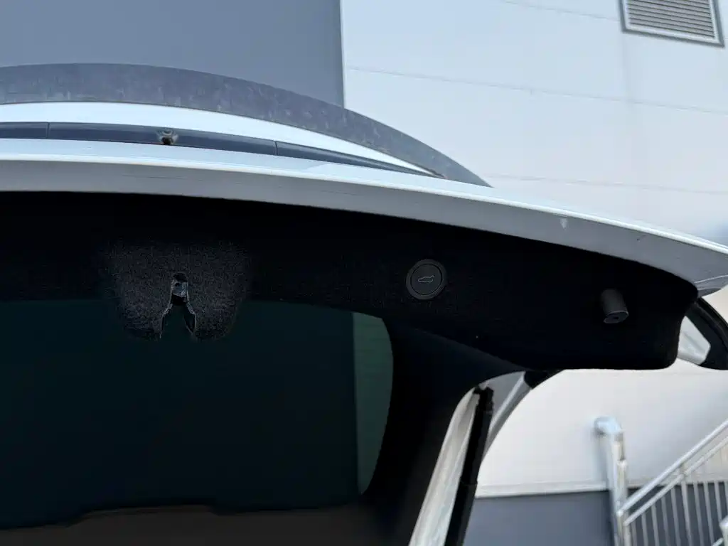 Tesla Model Y — миниатюра 21