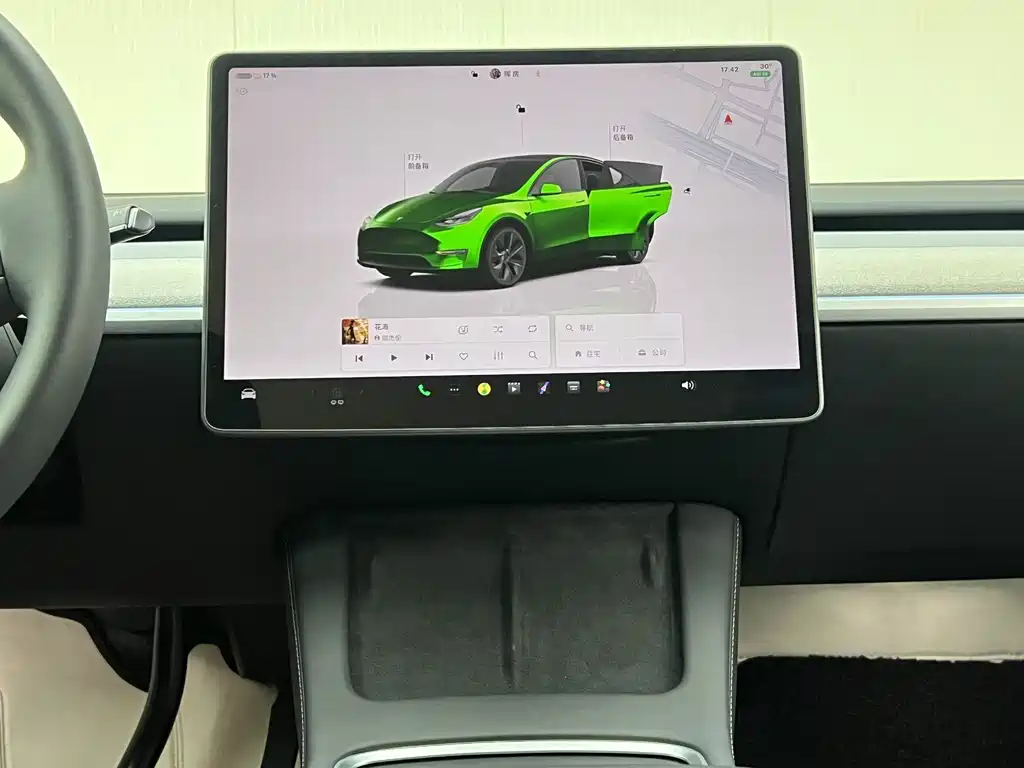Tesla Model Y — миниатюра 15