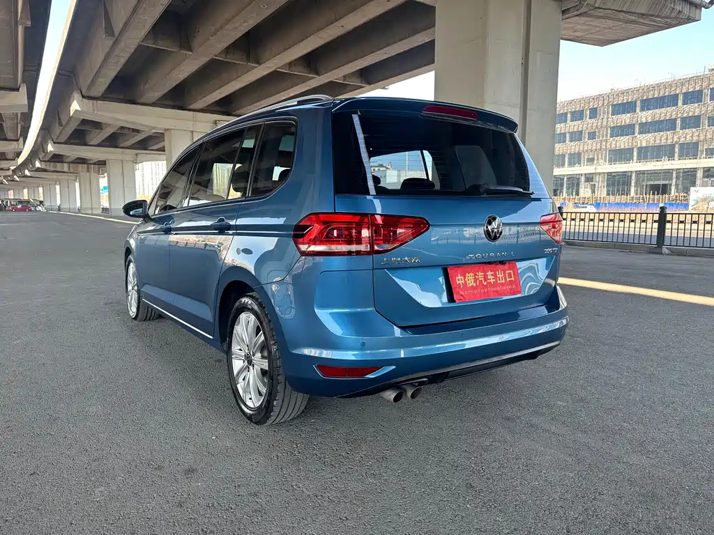 VOLKSWAGEN TOURAN