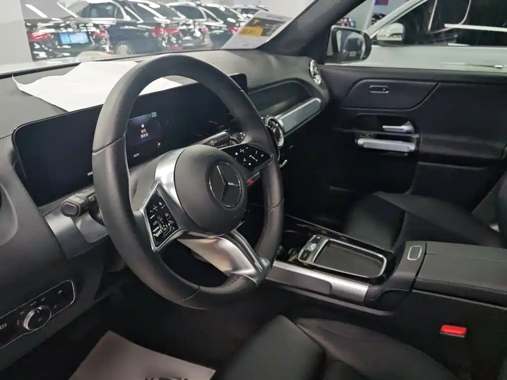 Mercedes-Benz GLB — миниатюра 13