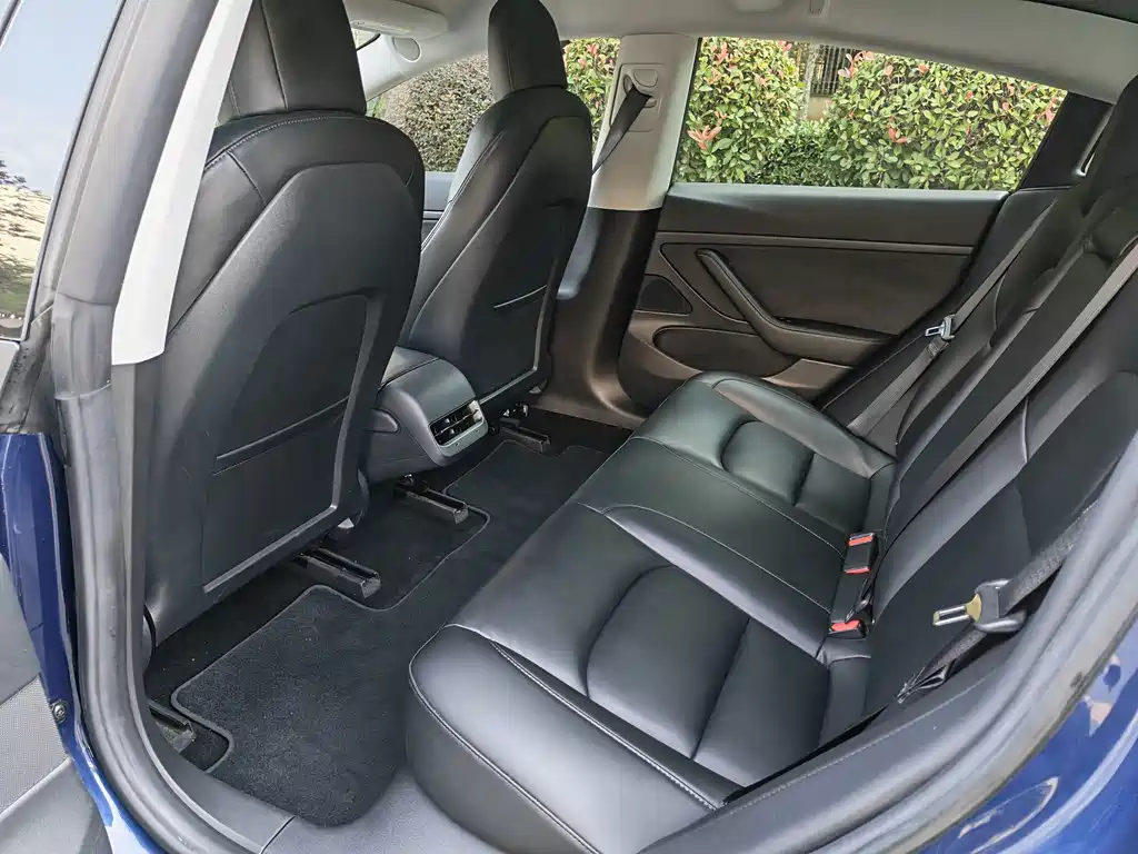 Tesla Model 3 — миниатюра 5