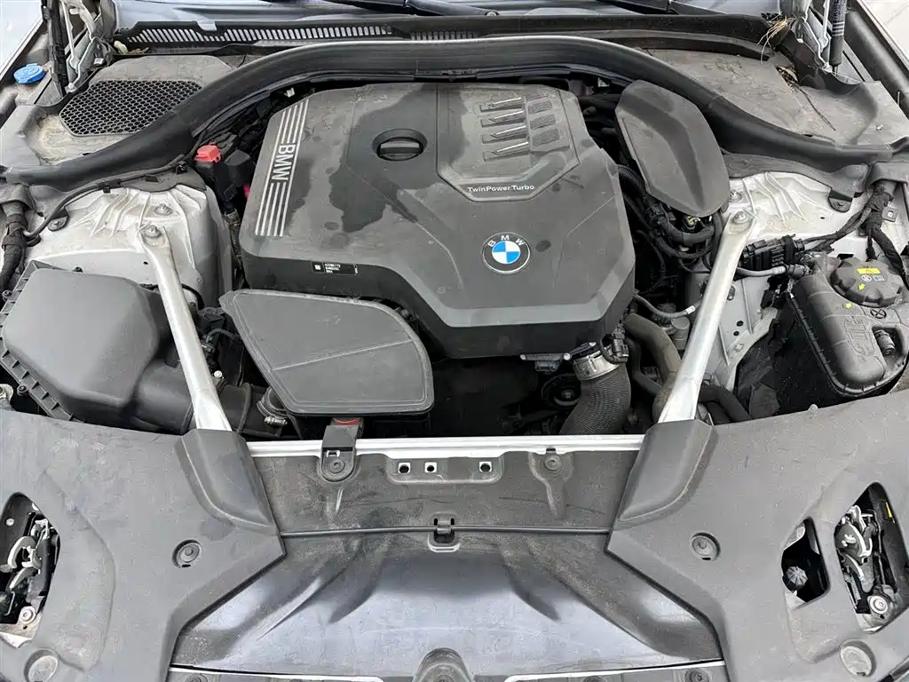 BMW 5 Series — миниатюра 17