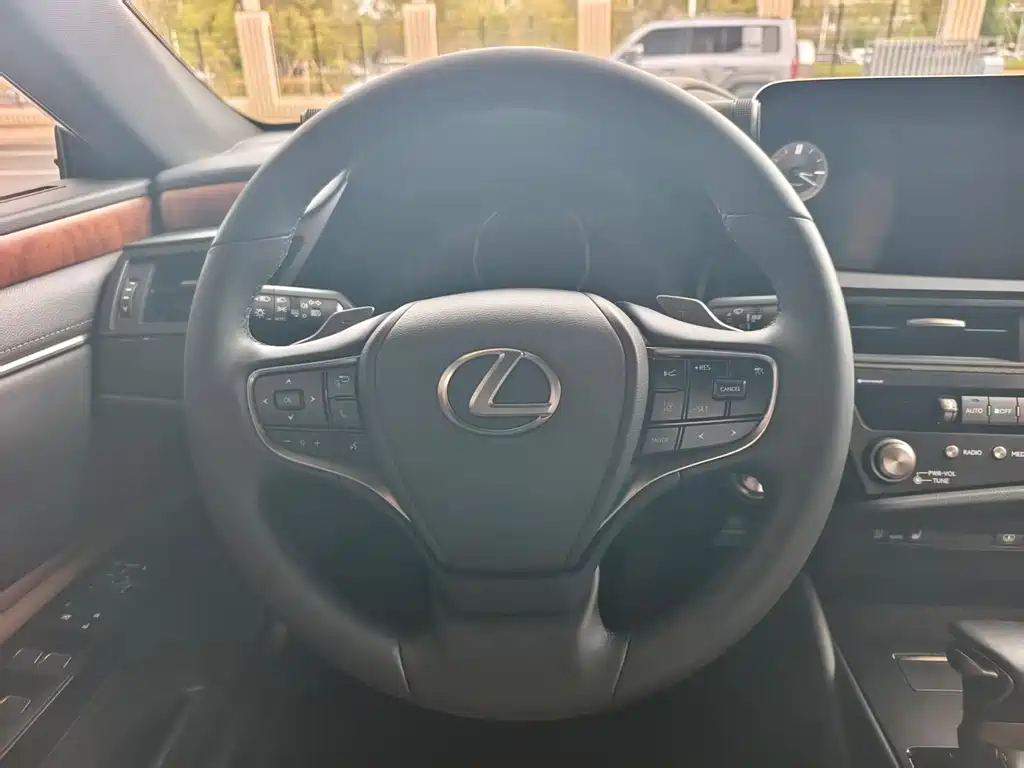 Lexus ES — миниатюра 6