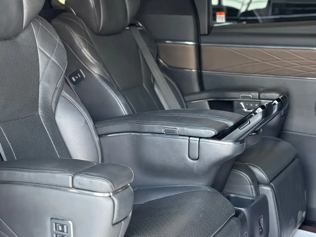 Toyota Vellfire — миниатюра 5