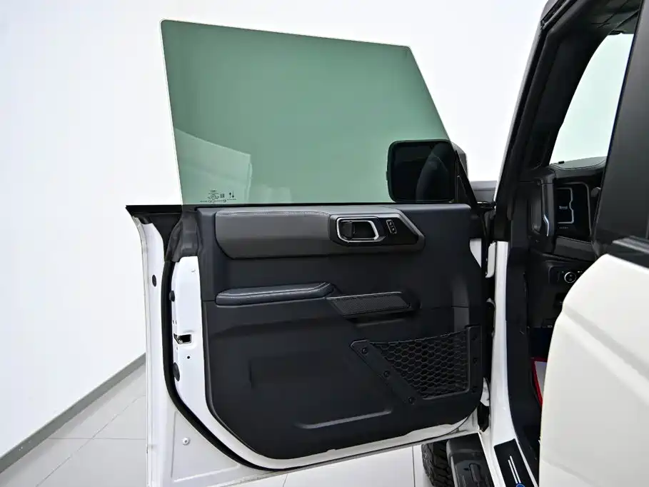 Ford Bronco — миниатюра 21
