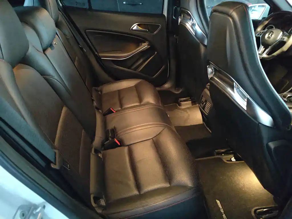 Mercedes-Benz GLA AMG — миниатюра 8