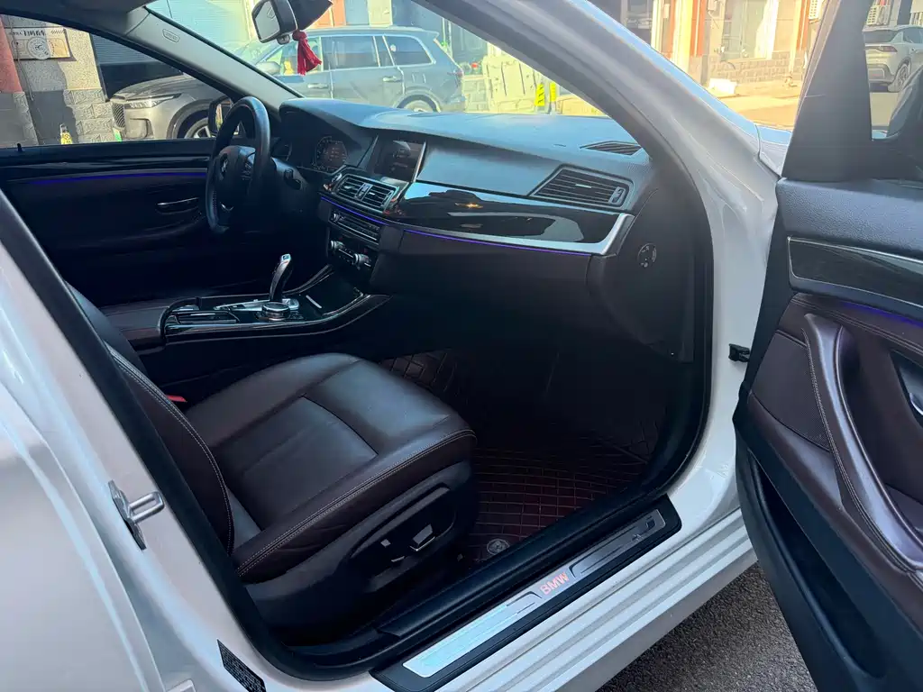 BMW 5 Series — миниатюра 12