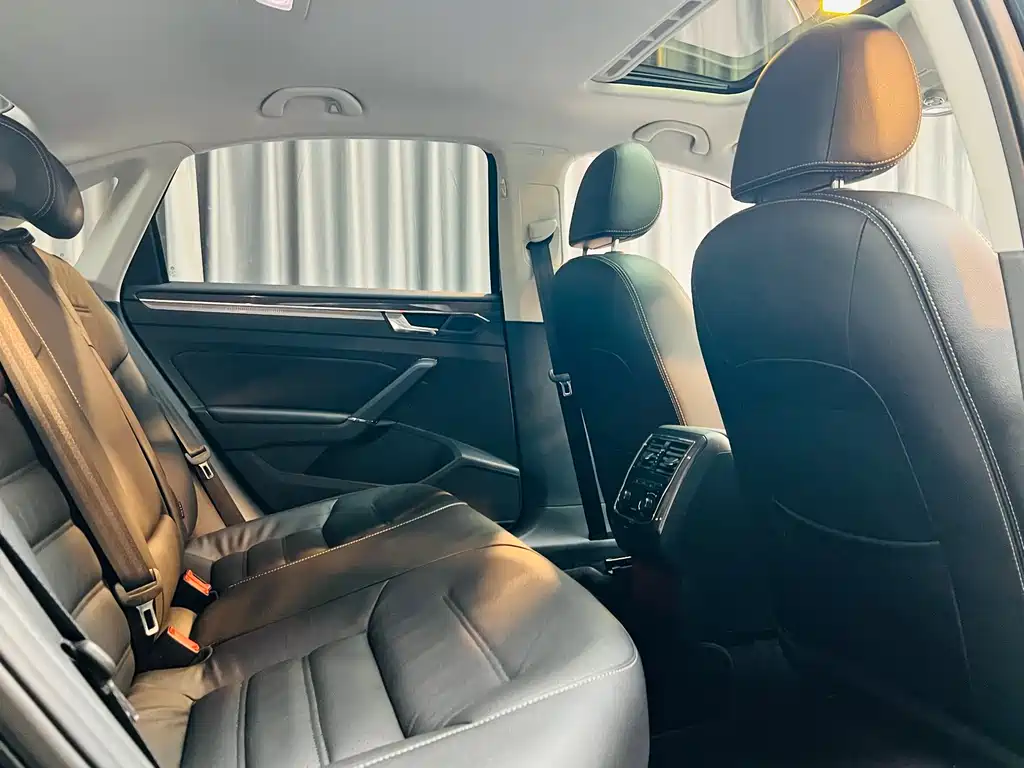 Volkswagen Passat — миниатюра 11