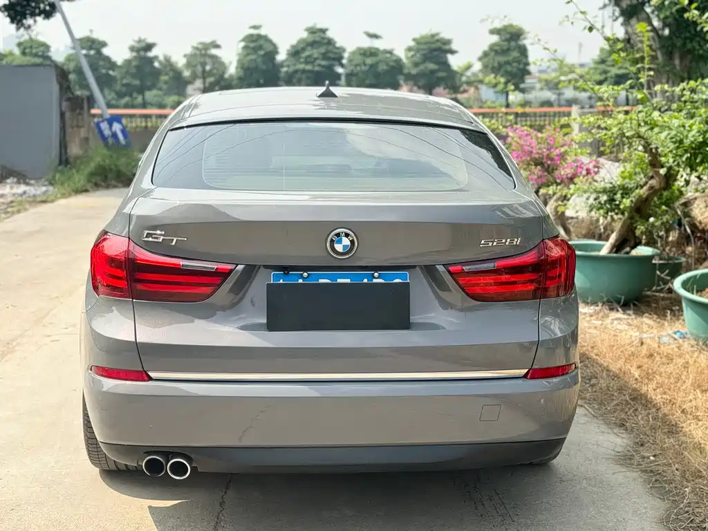 BMW 5 Series GT — миниатюра 3