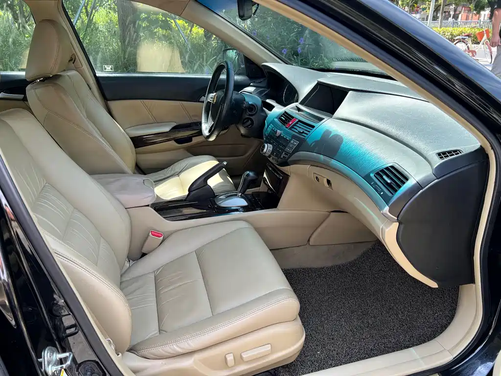 Honda Accord — миниатюра 12