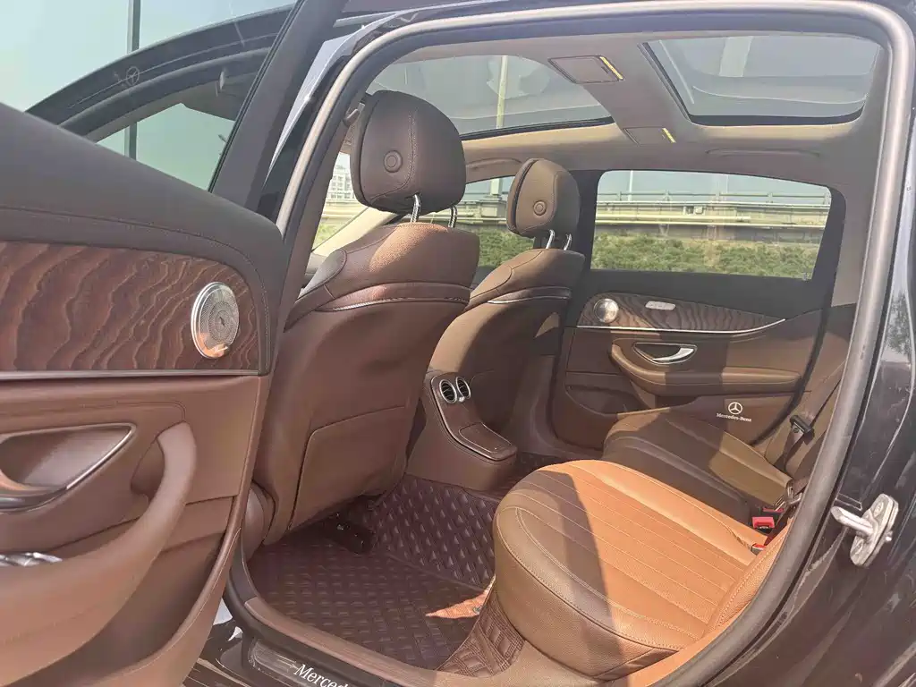 Mercedes-Benz E-Class — миниатюра 14