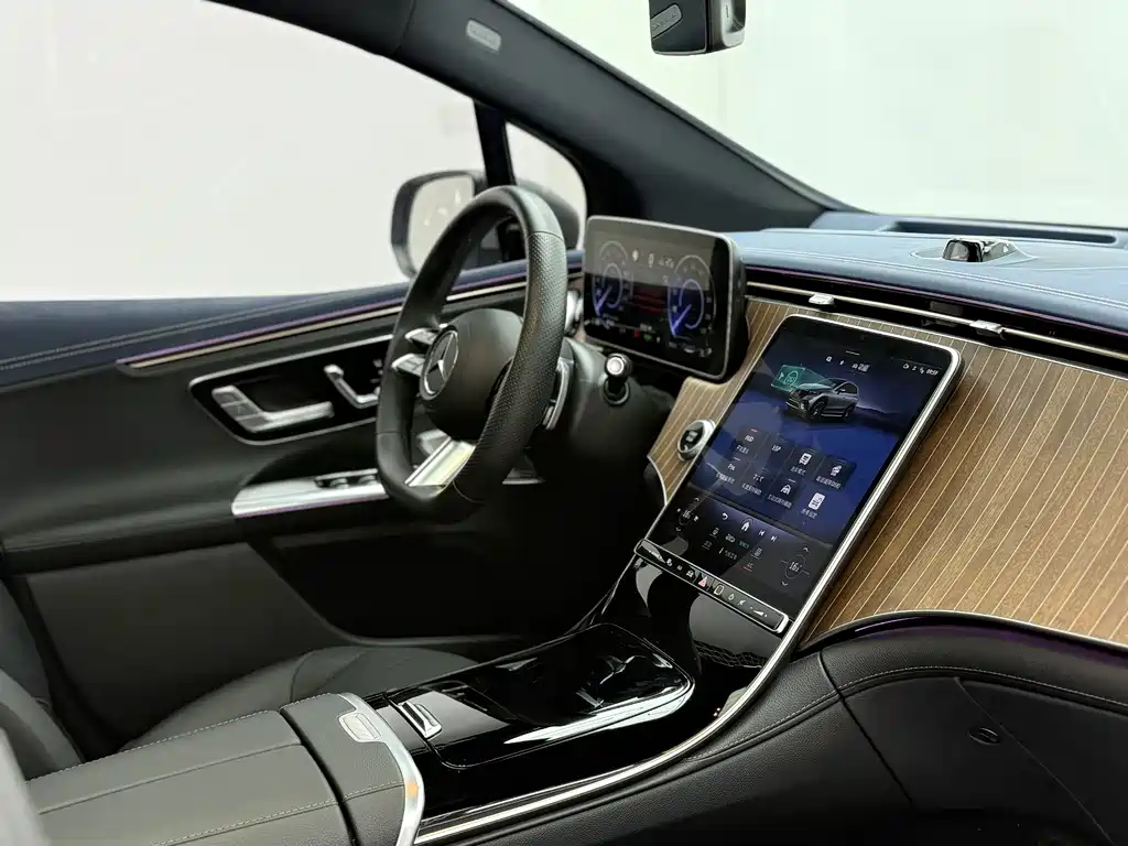 Mercedes-Benz EQE SUV — миниатюра 19