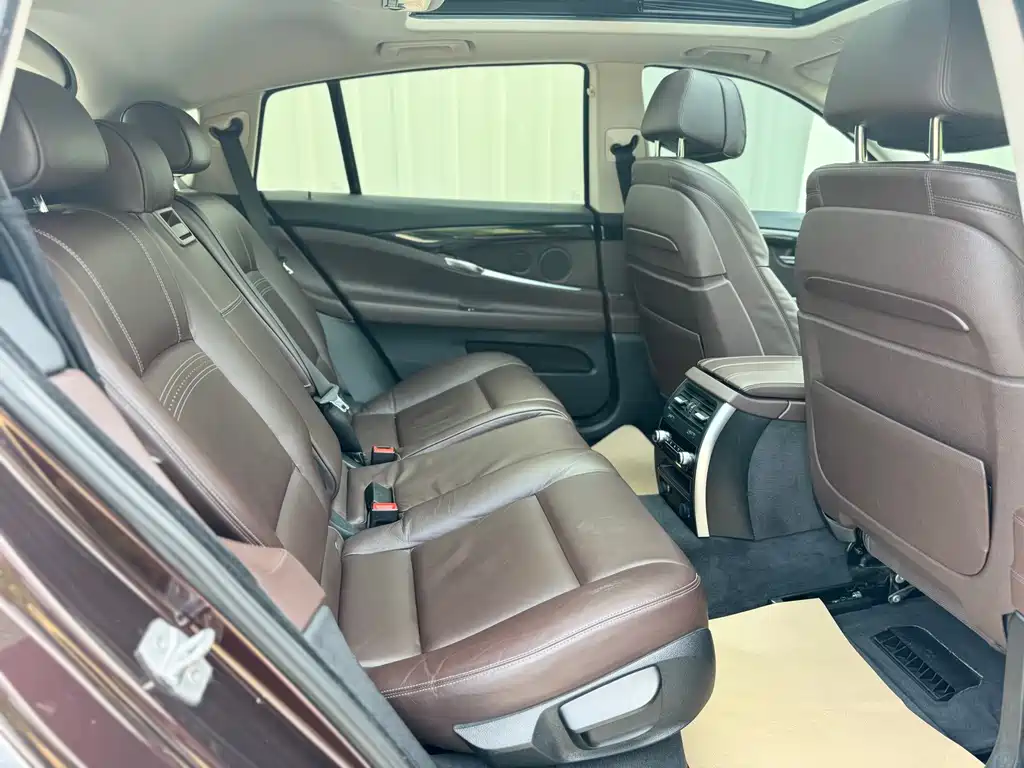 BMW 5 Series GT — миниатюра 15