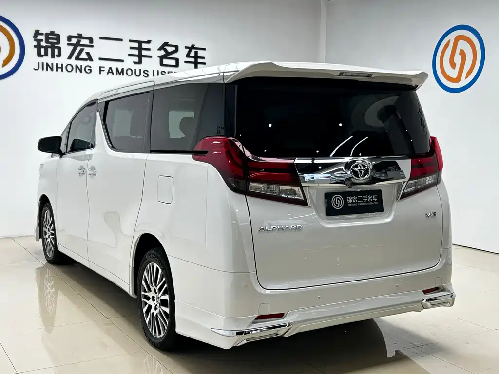 Toyota Alphard — миниатюра 29