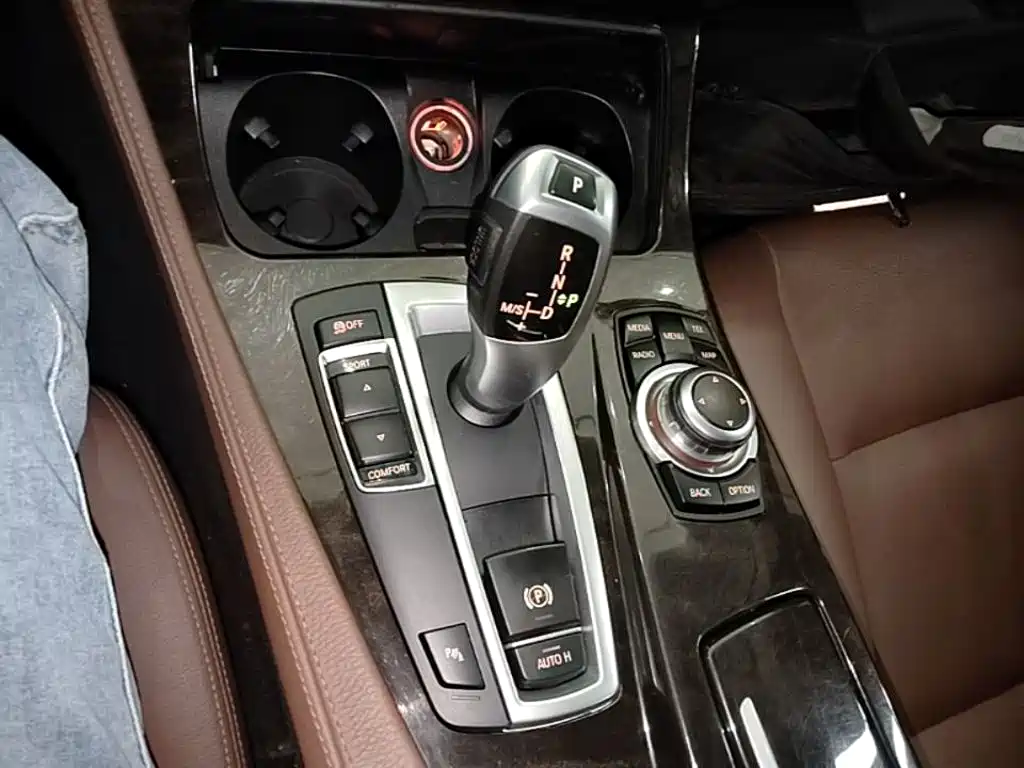 BMW 5 Series — миниатюра 14