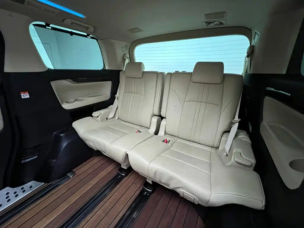 Toyota Vellfire — миниатюра 19