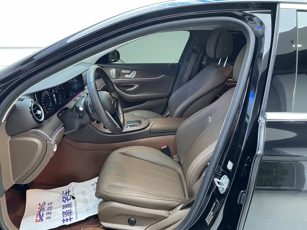Mercedes-Benz E-Class — миниатюра 6