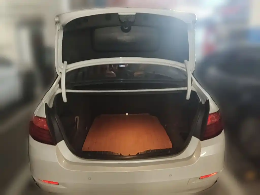 BMW 5 Series — миниатюра 24