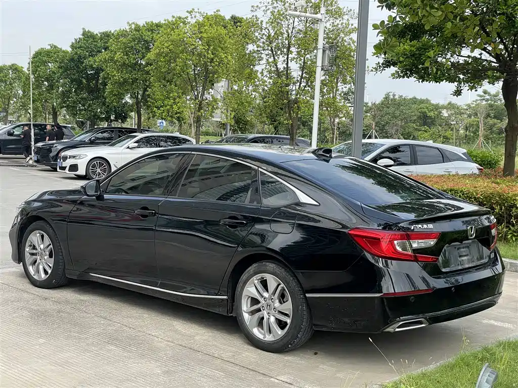 Honda Accord — миниатюра 9