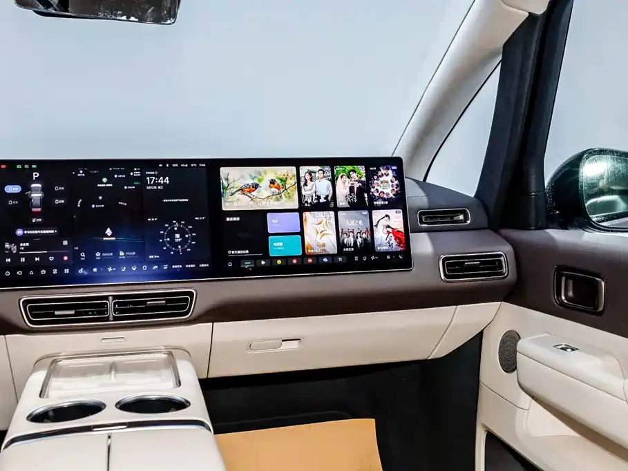 Li Auto Li MEGA — миниатюра 23