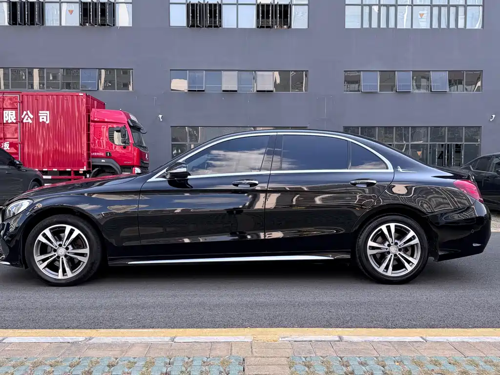 Mercedes-Benz C-Class — миниатюра 10