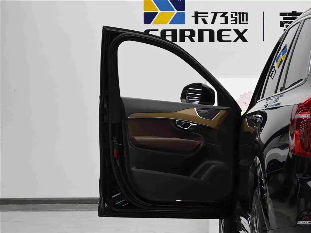 Volvo XC90 — миниатюра 7