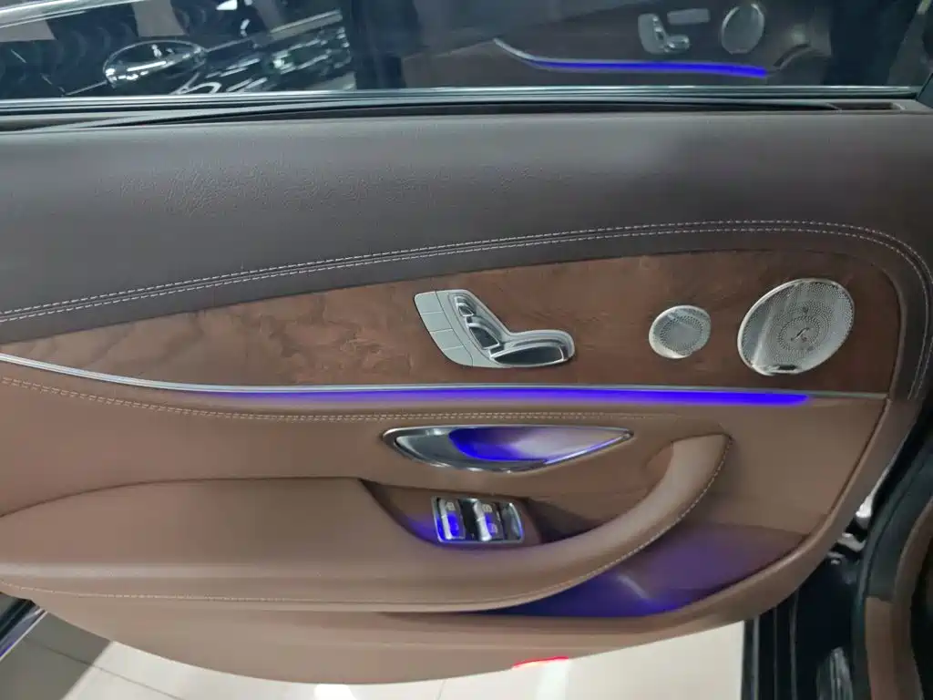 Mercedes-Benz E-Class — миниатюра 12