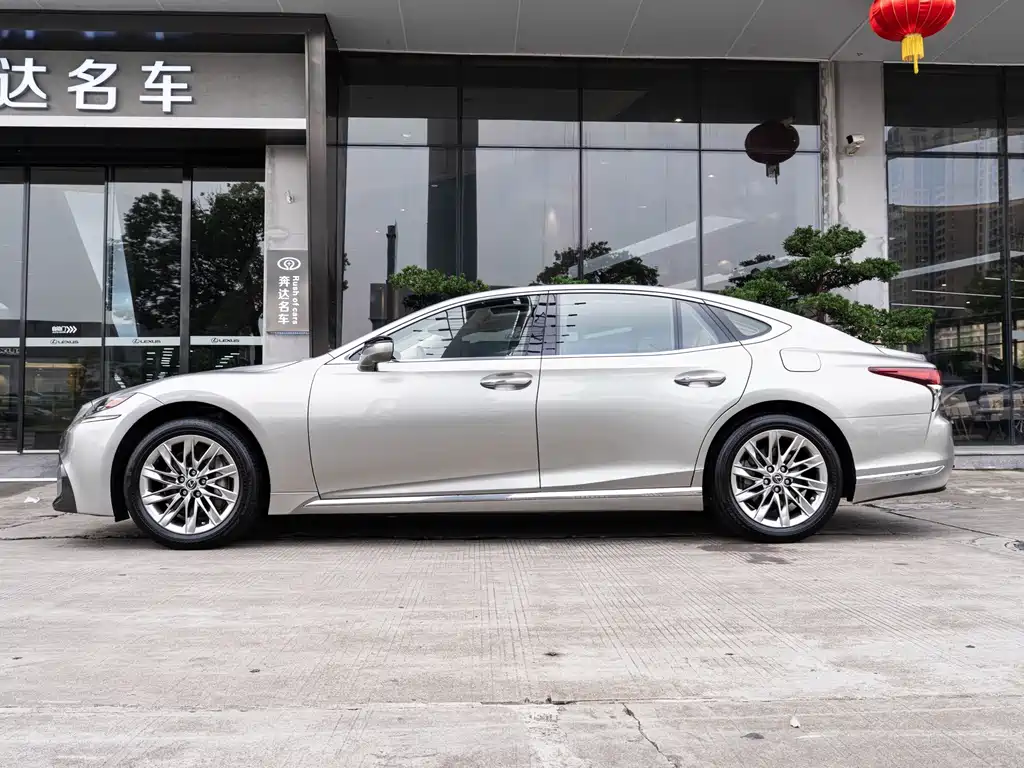 Lexus LS — миниатюра 4