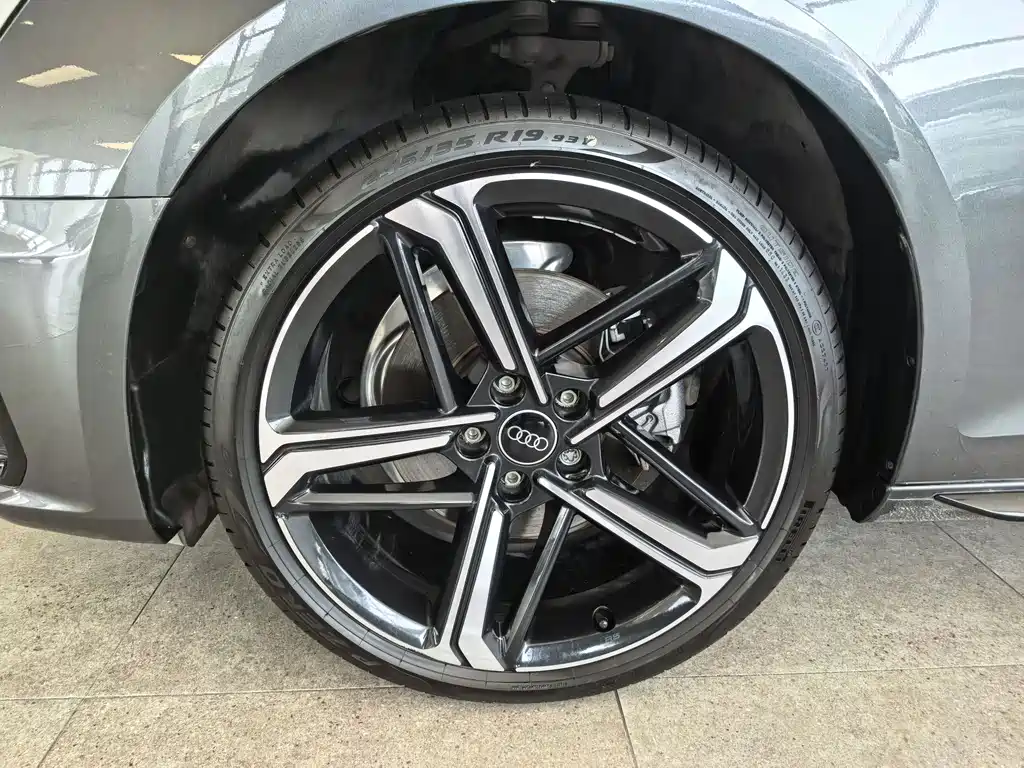 Audi A4L 2025 200 Enjoy 40 TFSI Luxury