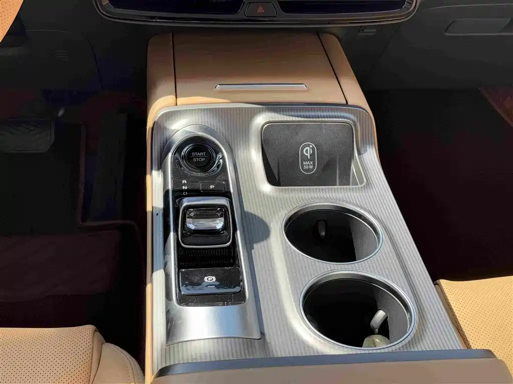 GAC Motor Trumpchi E8 PHEV — миниатюра 11