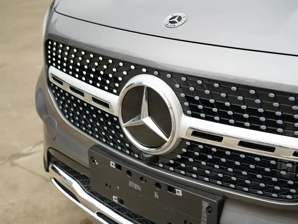 MERCEDES-BENZ GLB